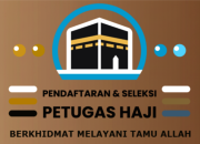 Petugas haji sedang melayani jemaah di area Masjidil Haram