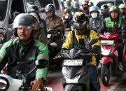Menteri Perhubungan Dudy Purwagandhi memberikan keterangan terkait regulasi baru layanan transportasi daring.