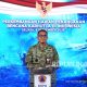 Tiga helikopter CH-47 Chinook milik Jepang di atas kapal perang JS Kunisaki untuk bantuan pemadaman karhutla.