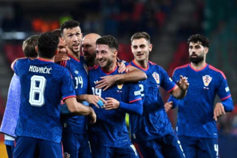 Mario Pasalic merayakan gol kemenangan Kroasia saat melawan Republik Ceko di Stadion Fortuna Arena.