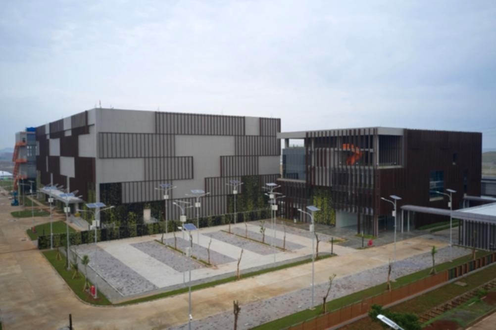 Gedung pusat data NeutraDC milik PT Telkom Indonesia di Jakarta