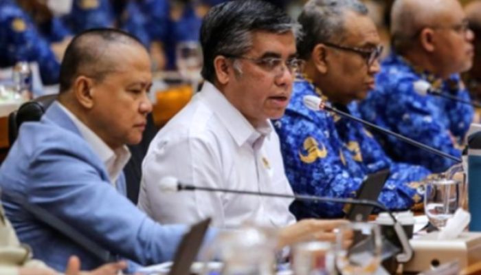 Buruh Minta Kenaikan UMP 2027, Menaker Buka Suara