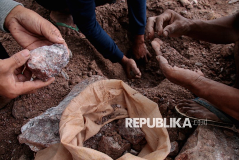 Dua warga negara China tersangka tambang emas ilegal di kawasan hutan Bolaang Mongondow, Sulawesi Utara.