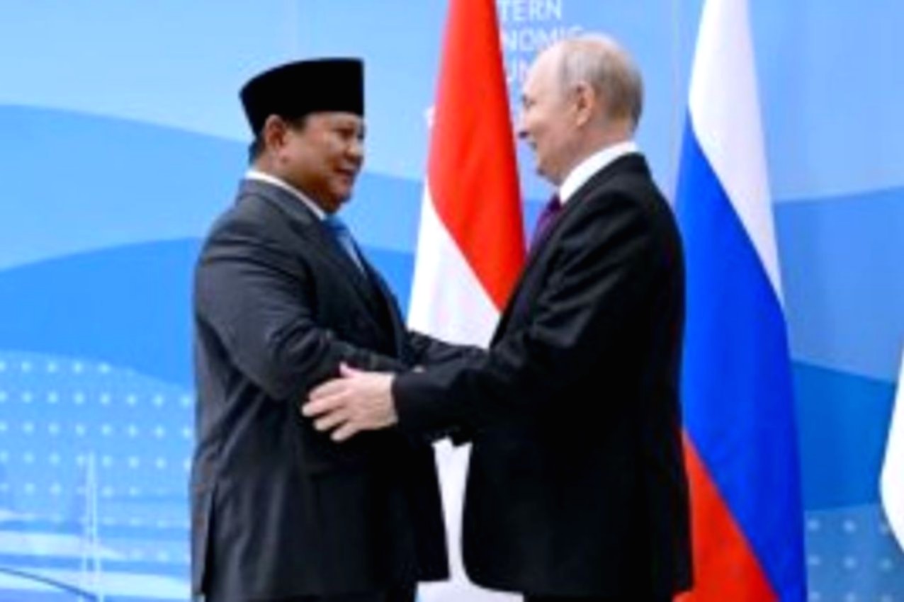 Presiden Prabowo Subianto memberikan arahan terkait penanganan masalah domestik sebelum kunjungan kerja ke Rusia.