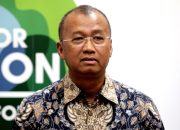 Sarjito mengucapkan sumpah jabatan sebagai Kepala Eksekutif Pengawas BMKS OJK di hadapan Ketua MA Sunarto