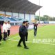 Ketua Umum PSSI Erick Thohir meninjau kesiapan lapangan latihan di Bandung untuk FIFA ASEAN Cup 2026.