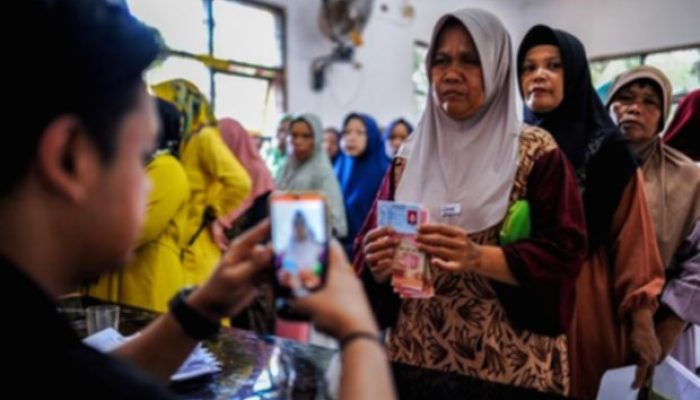 Pemerintah Siapkan Bansos Tunai Rp 5,4 Juta, Berikut Rinciannya
