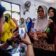 Ketua Dewan Ekonomi Nasional Luhut Binsar Pandjaitan saat memberikan keterangan terkait rencana penyaluran bansos tunai.