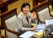Destry Damayanti saat menjalani prosesi pelantikan sebagai Gubernur Bank Indonesia di Mahkamah Agung.