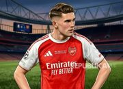Penyerang Arsenal Viktor Gyokeres sedang berlari di lapangan hijau dalam sebuah pertandingan.