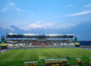 Stadion Si Jalak Harupat di Soreang yang ditutup sementara untuk keperluan pemeliharaan rumput menjelang FIFA ASEAN Cup.