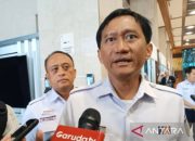 Direktur Utama PT KAI Bobby Rasyidin saat menghadiri rapat dengar pendapat bersama Komisi VI DPR RI di Jakarta.