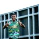 Gelandang Persebaya Surabaya Gledson Paixao saat menjalani sesi latihan tim di Surabaya