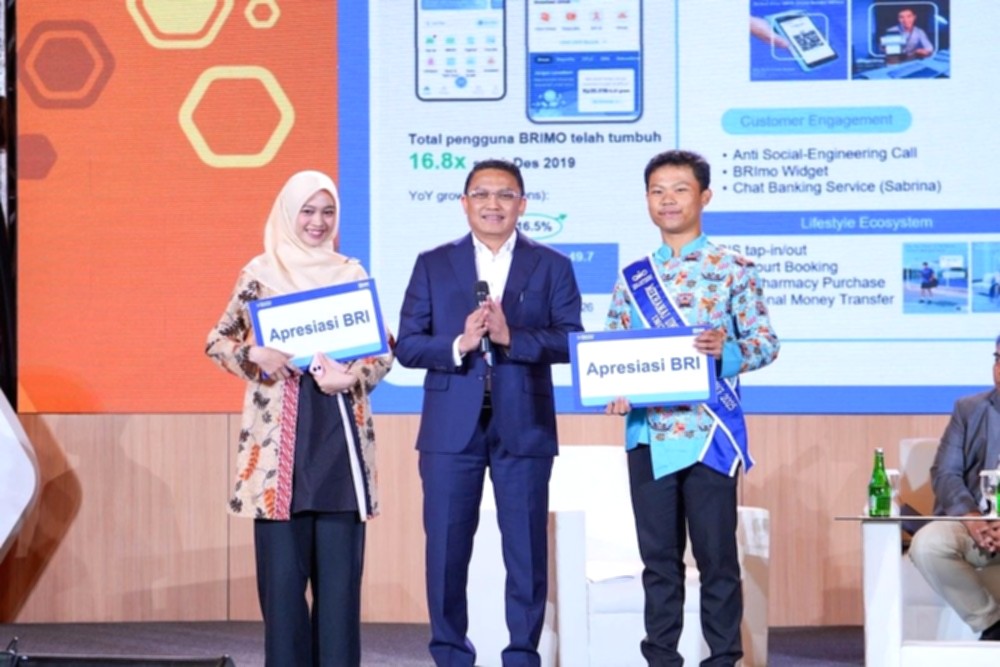 Direktur Finance & Strategy BRI, Achmad Royadi, berbicara mengenai pentingnya literasi keuangan bagi generasi muda.