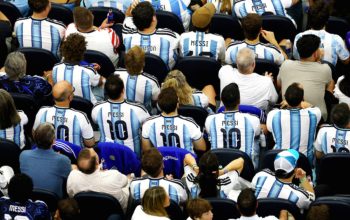 Penghormatan untuk Lionel Messi, Seluruh Pertandingan Berhenti Menit Ke-10
