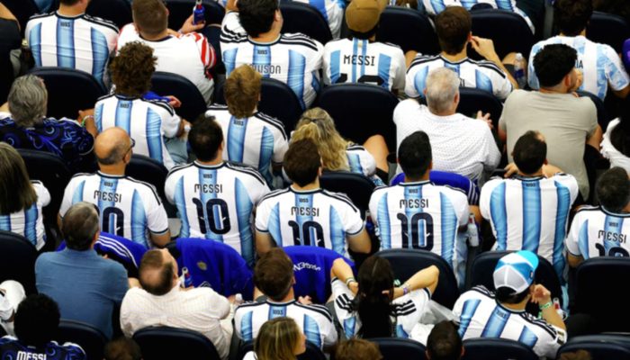 Penghormatan untuk Lionel Messi, Seluruh Pertandingan Berhenti Menit Ke-10