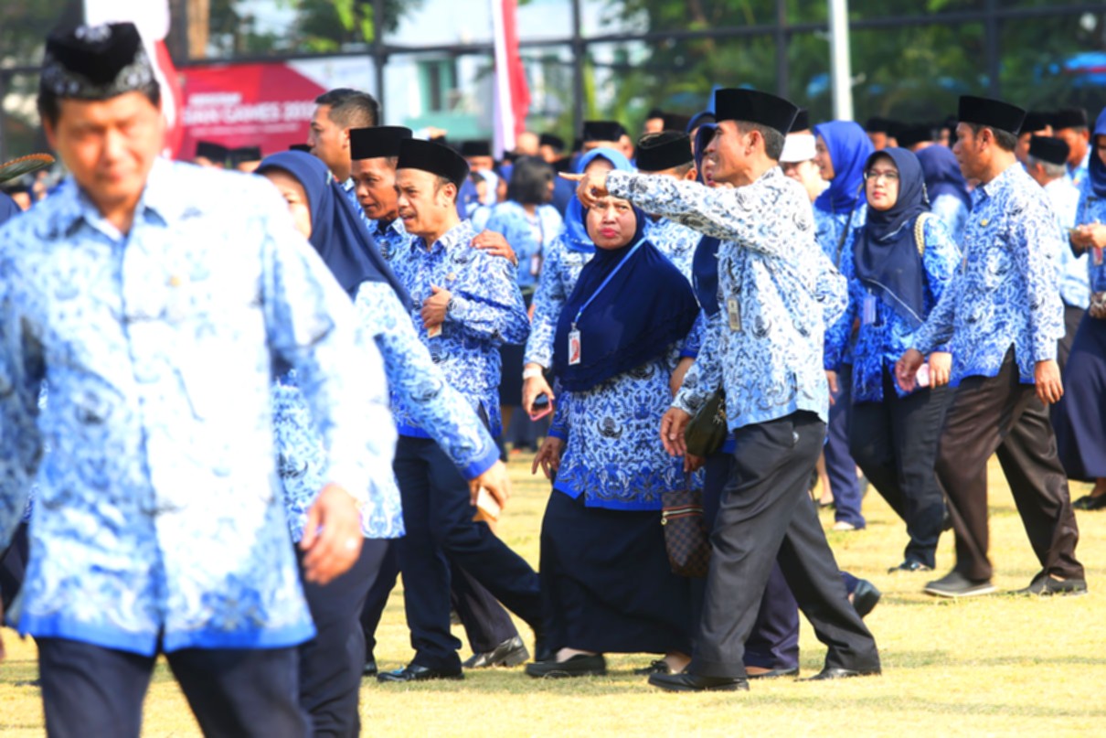 Anggota Komisi X DPR RI membahas mekanisme alih status guru PPPK menjadi PNS di Jakarta