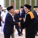 Sarjito saat dilantik oleh Ketua Mahkamah Agung Sunarto sebagai Kepala Eksekutif Pengawas BMKS OJK periode 2026-2031.