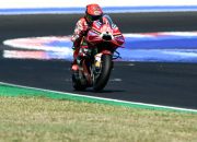 Marc Marquez merayakan kemenangan di podium Sirkuit Misano MotoGP 2026