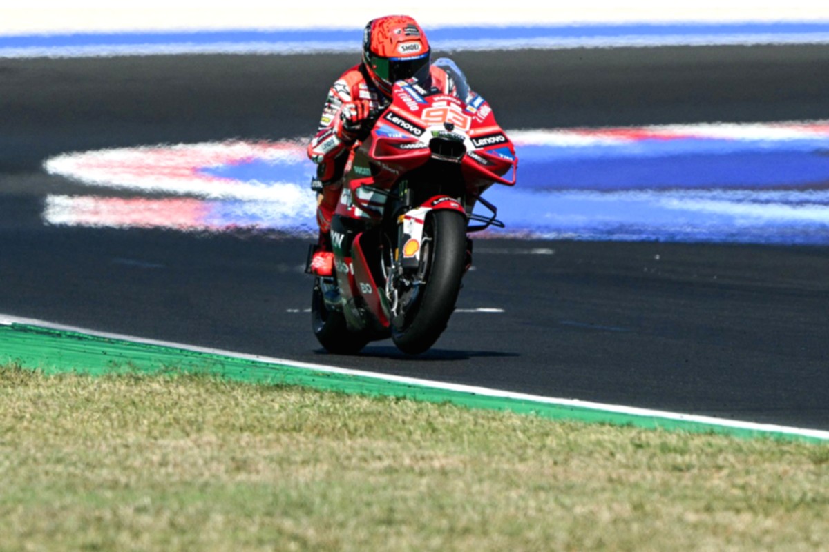 Marc Marquez merayakan kemenangan di podium Sirkuit Misano MotoGP 2026