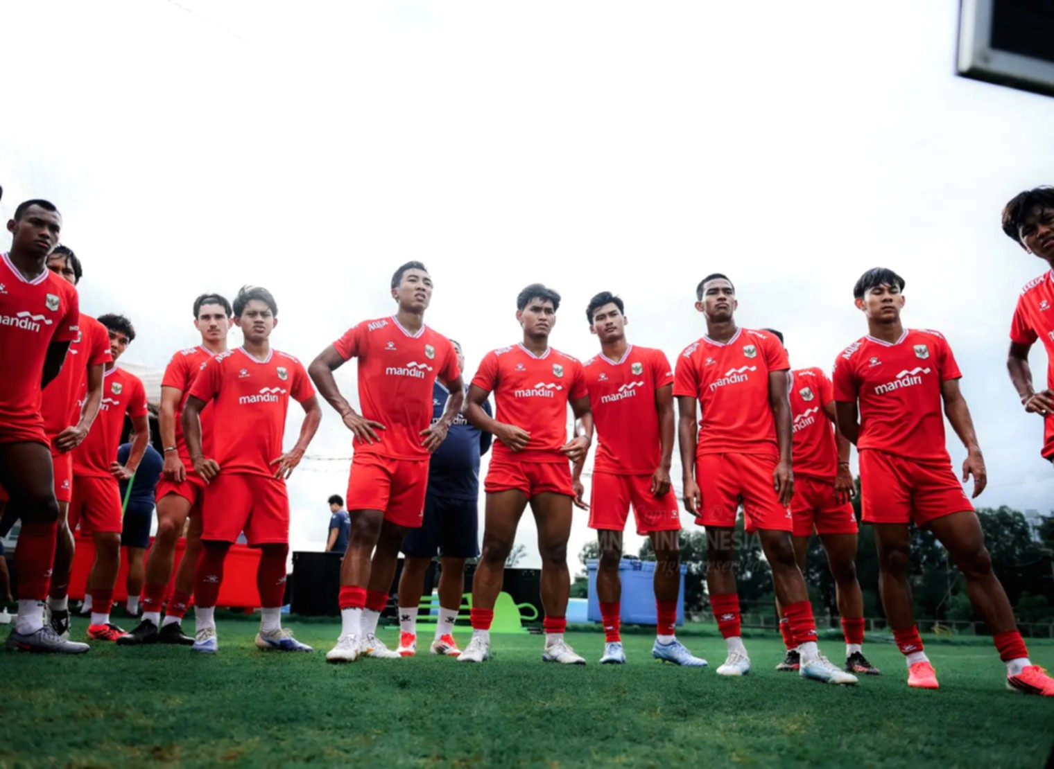 Pemain Timnas Indonesia U-20 saat bertanding di lapangan hijau dalam laga kualifikasi Piala Asia U-20