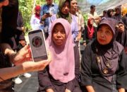 Ketua Dewan Ekonomi Nasional Luhut Binsar Pandjaitan saat memberikan keterangan terkait rencana penyaluran bansos 2027.