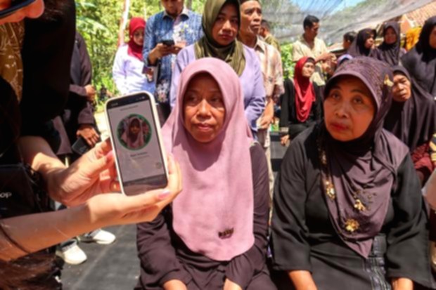 Ketua Dewan Ekonomi Nasional Luhut Binsar Pandjaitan saat memberikan keterangan terkait rencana penyaluran bansos 2027.