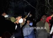 Asap tebal menyelimuti kawasan hutan yang terbakar di wilayah Kalimantan