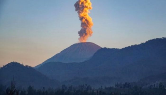 Mengapa Gunung Anak Krakatau, Ibu, Semeru, dan Ili Lewotolok Erupsi?