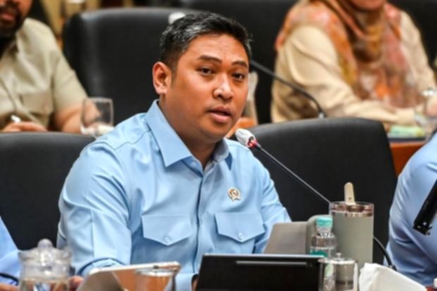 Kepala Badan Gizi Nasional Sudaryono memberikan keterangan pers terkait program Makan Bergizi Gratis di Gedung DPR