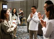 Jajaran direksi dan komisaris BNI melayani nasabah secara langsung dalam rangka Hari Pelanggan Nasional.