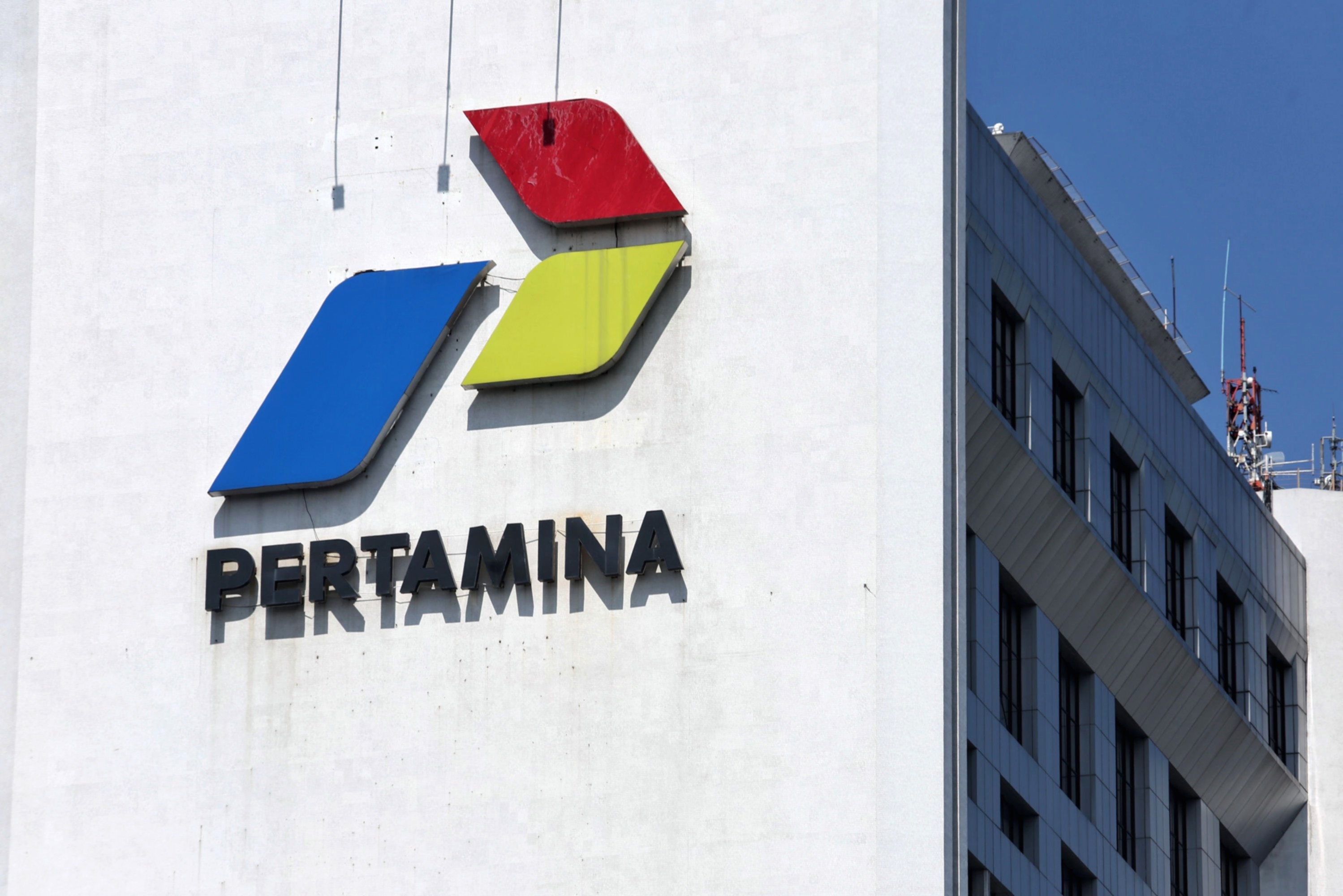 Penandatanganan nota kesepahaman antara Pertamina dan IBC untuk pengembangan ekosistem baterai di Karawang.