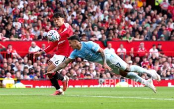 Rio Ferdinand Sebut VAR Konyol Usai Gol Haaland Bungkam MU