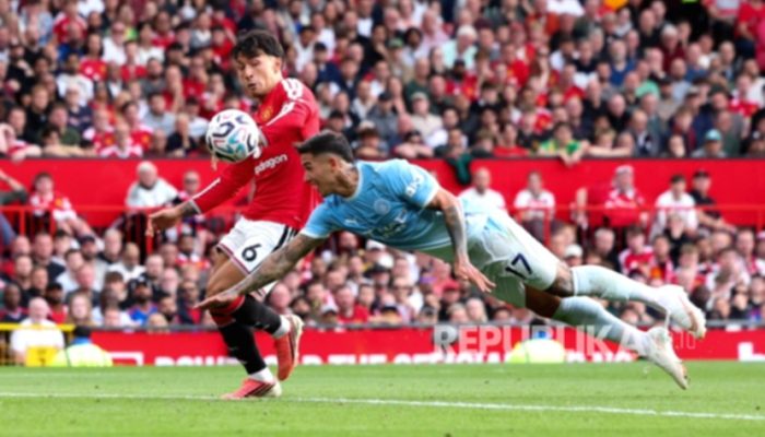 Rio Ferdinand Sebut VAR Konyol Usai Gol Haaland Bungkam MU