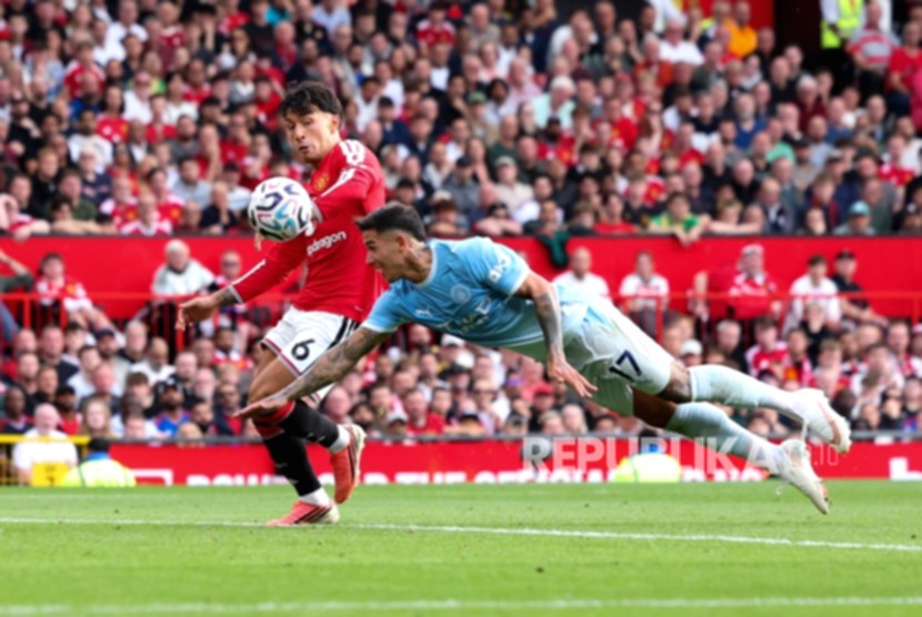 Erling Haaland merayakan gol kemenangan Manchester City ke gawang Manchester United di Old Trafford.