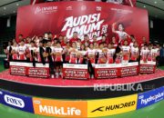 36 pebulutangkis muda berpose setelah dinyatakan lolos meraih Super Tiket dalam Audisi Umum PB Djarum 2026 di Kudus.