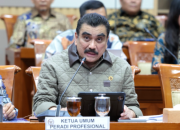 Ketua Umum Peradi Profesional Arthur Hedar memberikan pandangan dalam rapat RUU Perampasan Aset di DPR RI