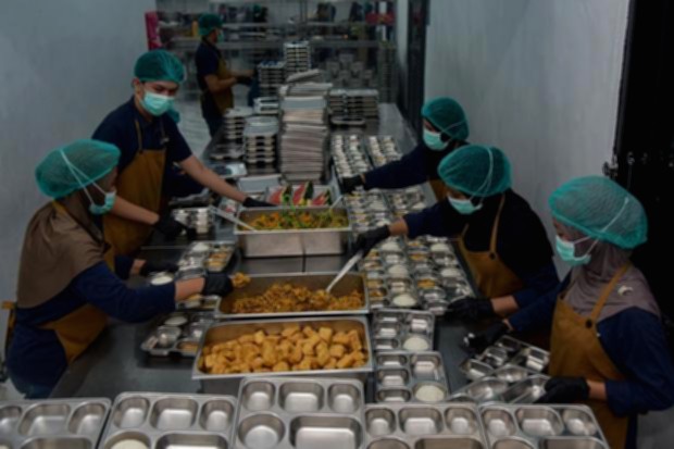 Kepala Badan Gizi Nasional Sudaryono memberikan keterangan pers terkait evaluasi program Makan Bergizi Gratis.
