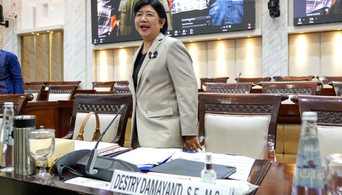 DPR Sahkan Destry Damayanti sebagai Gubernur BI, Aida dan Solikin Deputi