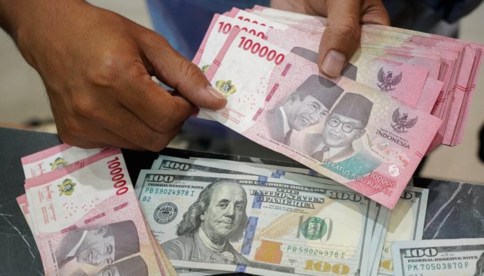 Rupiah Berpotensi Menguat Seiring Penurunan Harga Minyak Dunia