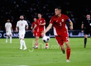 Jay Idzes saat mengenakan seragam Timnas Indonesia di lapangan hijau