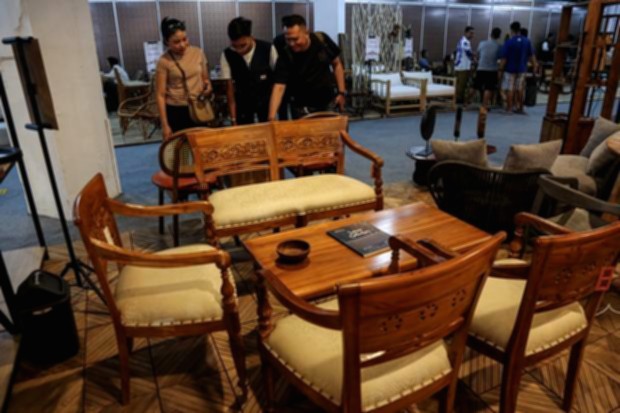 Produk furnitur dan kerajinan tangan Indonesia yang siap dipasarkan untuk ekspor ke pasar Eropa.