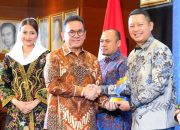 Perwakilan BRI menerima penghargaan Niaga Werdhitama dari Kementerian Perdagangan di Jakarta