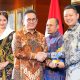 Perwakilan BRI menerima penghargaan Niaga Werdhitama dari Kementerian Perdagangan di Jakarta