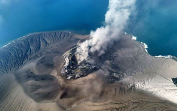 Erupsi Anak Krakatau Dorong Lonjakan Saham KAEF, OMED, dan DKHH