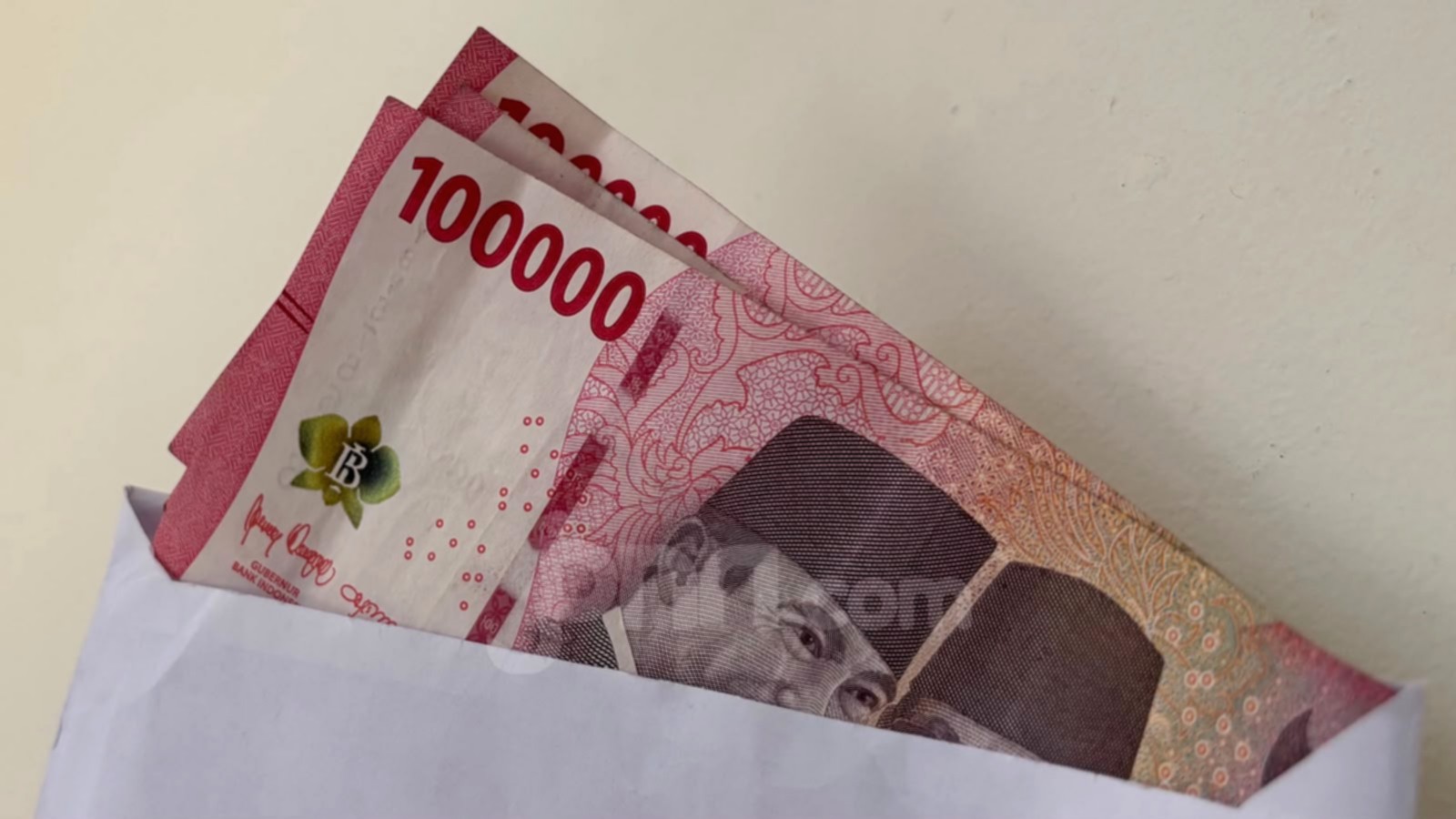 Antrean warga Semarang yang mengajukan pembaruan data kesejahteraan sosial untuk akses bantuan pemerintah