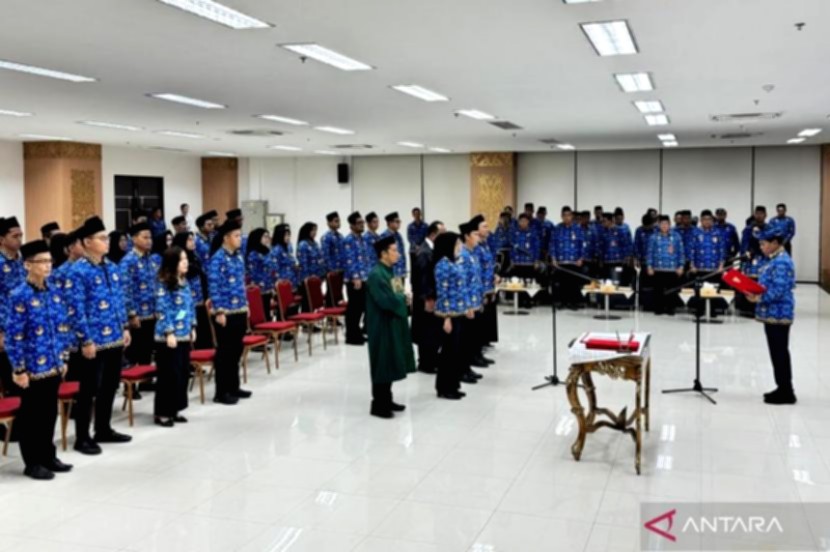 Gubernur Kalimantan Utara Zainal A Paliwang melantik 39 pejabat fungsional di Aula Kantor Gubernur Tanjung Selor