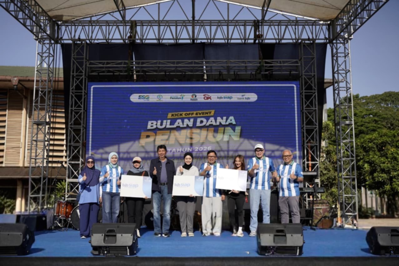 Suasana kegiatan Bulan Dana Pensiun bank bjb di Lapangan Saparua Bandung untuk meningkatkan literasi perencanaan keuangan.