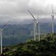 Kincir angin raksasa di ladang pembangkit listrik tenaga bayu (PLTB) di Indonesia
