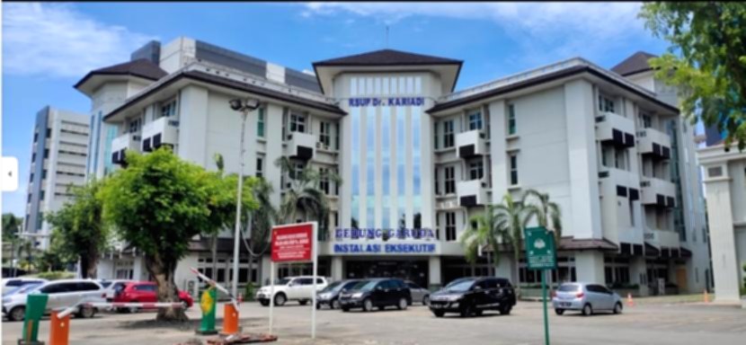 Logo Universitas Diponegoro dan RSUP dr Kariadi Semarang berdampingan